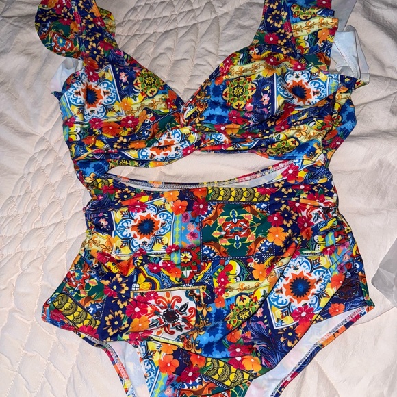 Colorful and One Piece Black Swimsuit - Picture 3 of 7